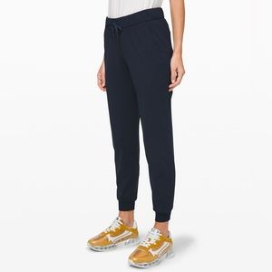 Lululemon On the fly jogger Luxtreme true navy